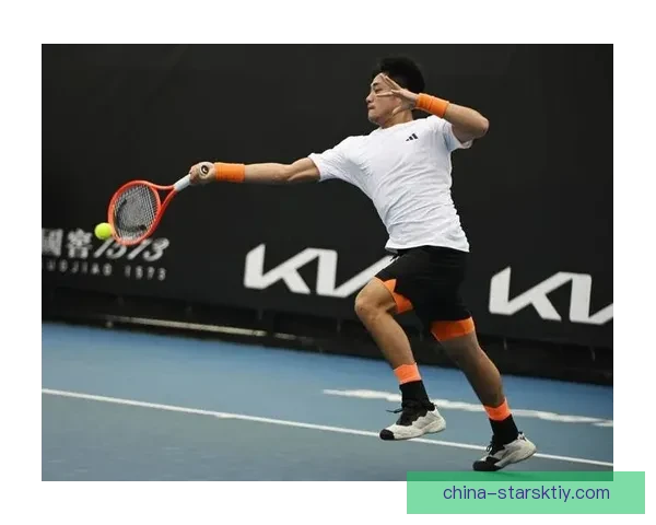 白卓璇出局安慰吴易昺冲第二周 白卓璇出局安慰吴易昺冲第二周